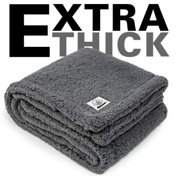 Extra thick pet blanket from Allisandro
